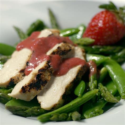 Grilled Chicken Salad With Fresh Strawberry Dressing Recipe Eatingwell