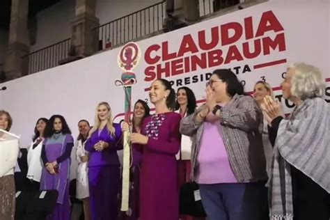 Claudia Sheinbaum recibe el bastón de mando de las mujeres como un