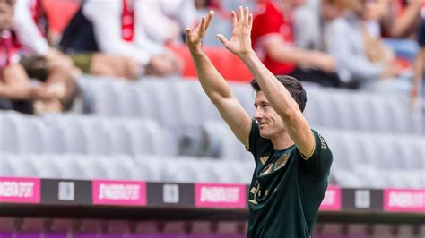 Fc Bayern M Nchen Robert Lewandowski Erh Lt Goldenen Schuh Und Ist