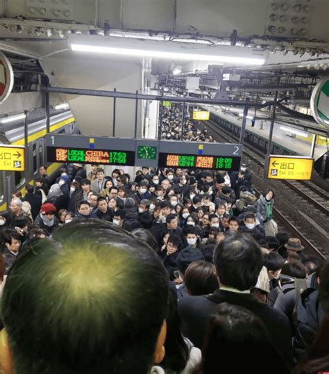 三鷹駅が大混雑で入場規制 中央線快速中野駅の人身事故でカオス状態 ニュース速報japan