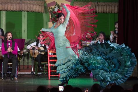 The flamenco dress: history of the gypsy dress | El Palacio Andaluz