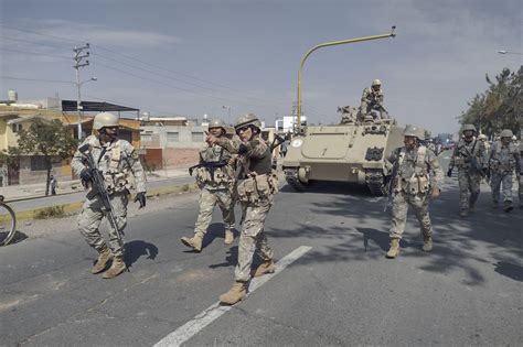 Arequipa Ejército desbloquea vía Panamericana Sur en distrito de Ocoña