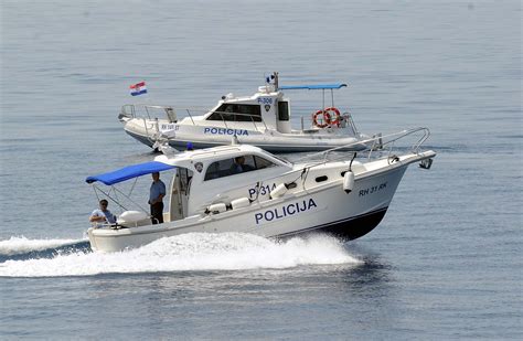 NESREĆA NA MORU KOD PAGA Brodica udarila u otočić jedna osoba poginula