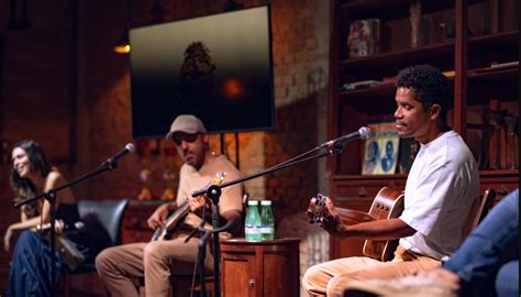 Natiruts faz tour de despedida Leve Você por todo Brasil