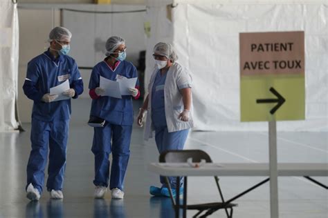 Coronavirus Les Patients Se Pressent L Ouverture Du Premier Centre