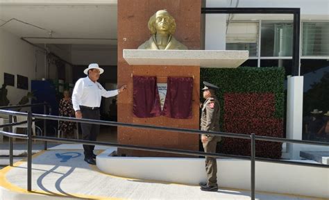 Develan en Coahuayana placa de honor por 200 años del Colegio Militar