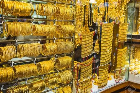 Gold Prices Decrease By Rs700 Per Tola In Pakistan Daily Pakistan