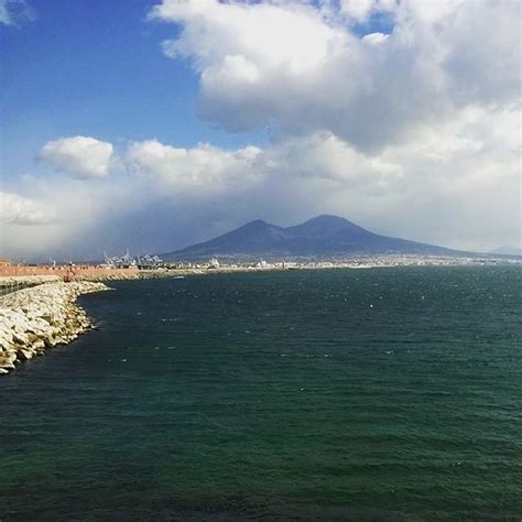 Maltempo Napoli L Incanto Della Neve A Pompei Cima Del Vesuvio