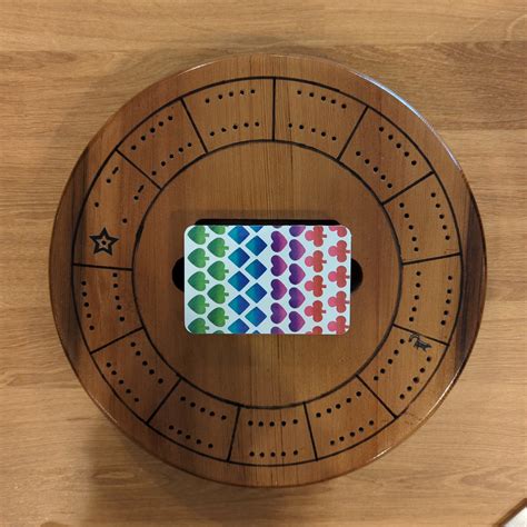 Round cribbage board – Handiwork