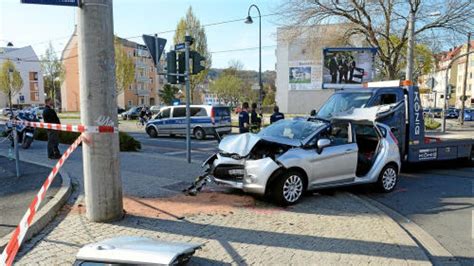 Zwei Junge Frauen Bei Unfall In Jena Schwer Verletzt Starke Verkehrs