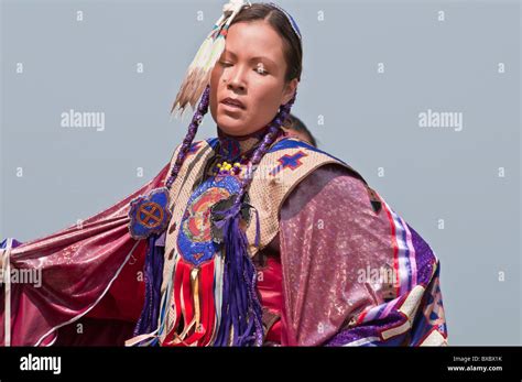 Shawl Dance Pow Wow Hi Res Stock Photography And Images Alamy