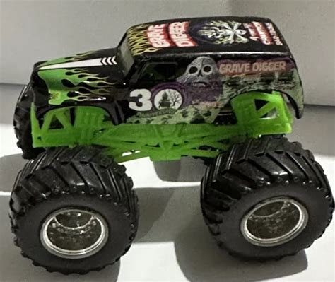 HOT WHEELS MONSTER Jam Grave Digger Black Green 30th Anniversary