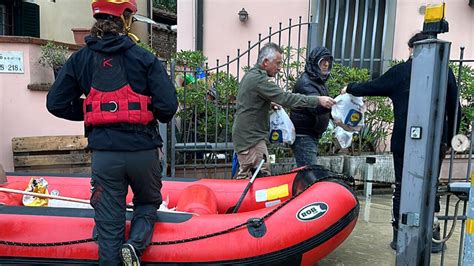 Alluvione A Campi Bisenzio Salvataggio Gruppo Rafting