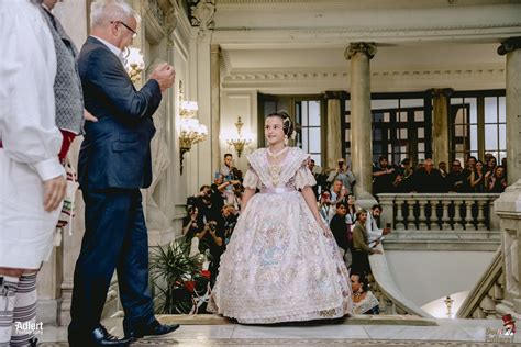 Imposición de bandas a las Falleras Mayores de València bajo las