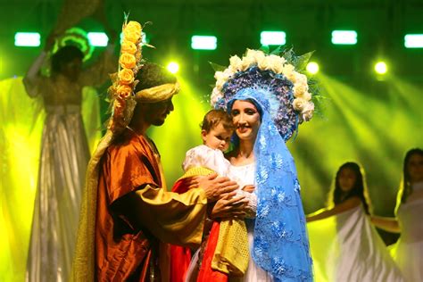 Noite De Luz Unesc Mais De Duas Mil Pessoas Celebram O Natal