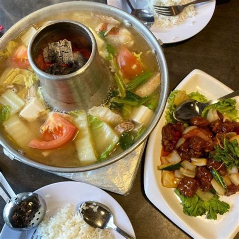 Where To Find The Best Fish Head Steamboat In Singapore