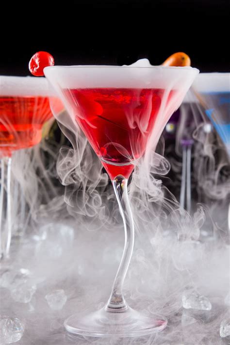 20 Best Dry Ice Drinks And Cocktails Insanely Good