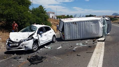 Siete Heridos En Un Espectacular Accidente En La Carretera De Acceso Sur