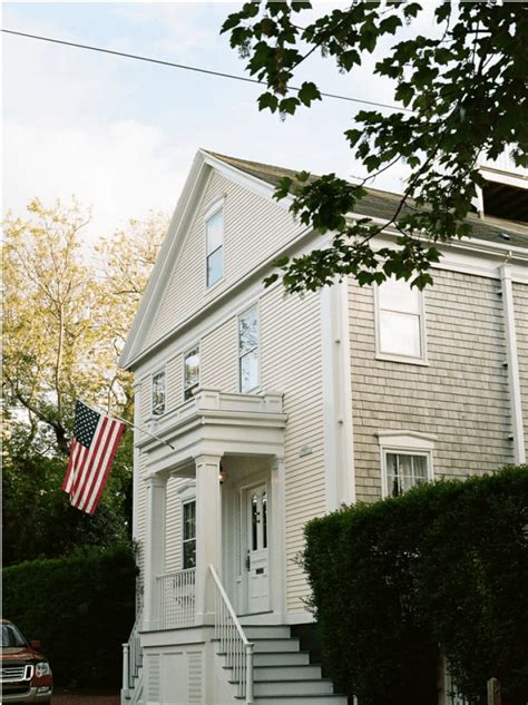 Historic Nantucket Charm The Glam Pad Nantucket Home Nantucket