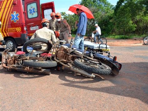 Moto Bate Na Traseira Da Outra E Dois Motociclistas Ficam Feridos O