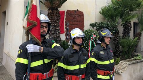 Santa Barbara I Vigili Del Fuoco Rendono Omaggio Alla Patrona