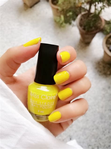 Yellow Nail Polishes You Need To Try In Summer