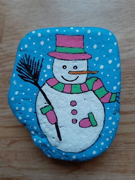 Pin Van Danielle Wolfus Op Hand Painted Rocks Sneeuwpop Stenen Kerst