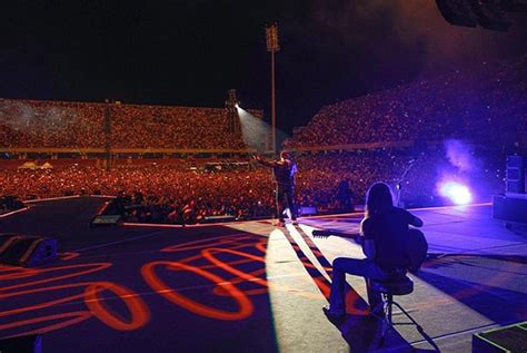 Effusioni Bollenti Durante Il Concerto Di Vasco Rossi A Salerno Il