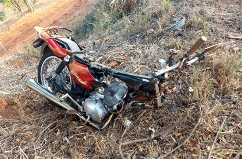 Caminhonete Colide Motocicleta Na MG 431 E Motociclista Morre No