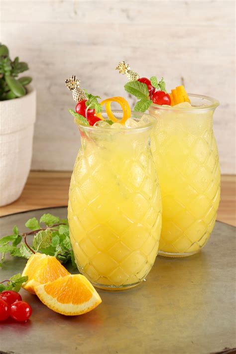 Pineapple Screwdriver Cocktails Are Super Simple To Make Easy To Mix Up By The Glass Or The P