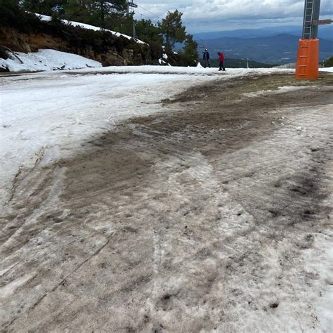 Manzaneda abre su carretera para llegar en coche a las pistas de esquí