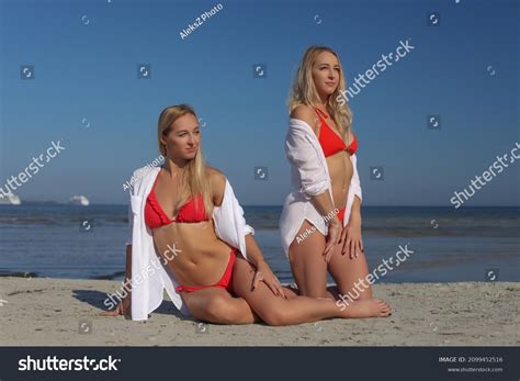 Beautiful Woman Sexy Bikini On Beach库存照片2099452516 Shutterstock