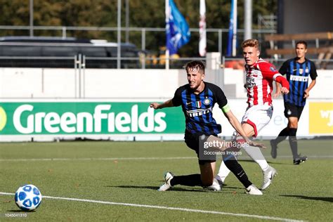 Yorbe Vertessen Of Psv U19 Scores The Third Goal To Make It 2 1 News