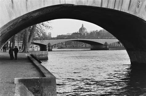 Sous les ponts de Paris par Georgel PARIS à NU