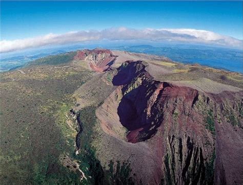 Volcanic plateau ~ Detailed Information | Photos | Videos