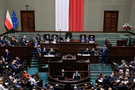 Sondaż Wspólna lista opozycji mogłaby wygrać z PiS Mogłoby jednak