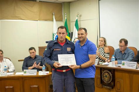 Entrega De Homenagem A Agentes Da Defesa Civil De Realeza