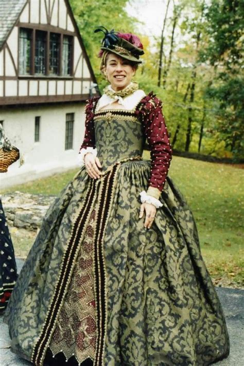 16th Century Upper Class Renaissance Fair Outfit Elizabethan Fashion Renaissance Fair Costume