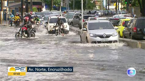 Vídeo Chuva complica trânsito em Recife e Região Metropolitana Bom