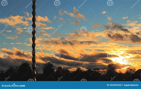 Endless Column Coloana Infinitului By Constantin Brancusi Editorial