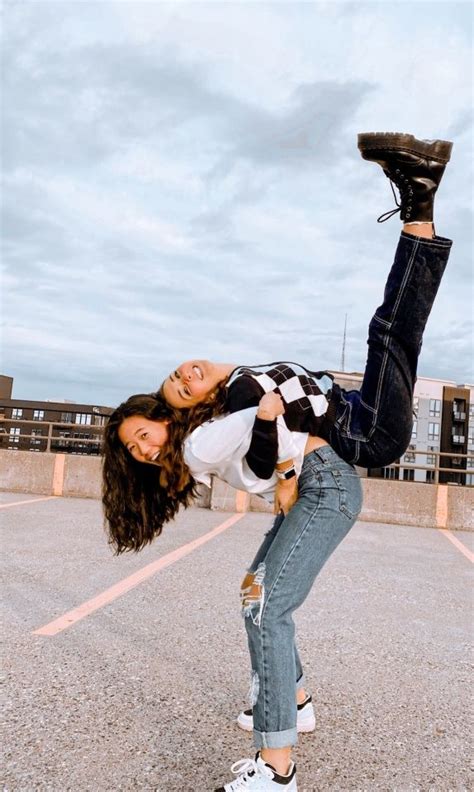 37 Impossibly Fun Best Friend Photography Ideas Artofit