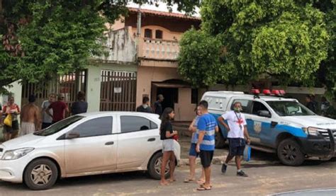 Homem Invade Casa E Toma Caf E Gua Antes De Cometer O Assalto