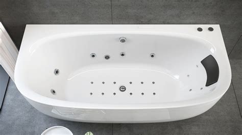 Built-in Bathtubs: Ideal for Small Bathroom Spaces