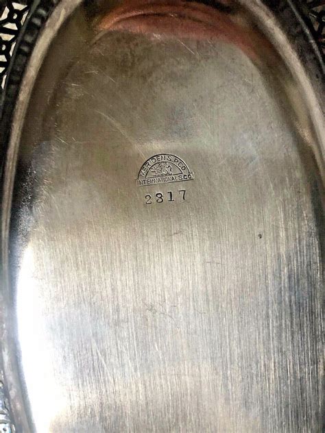 Vintage Meriden S P Co Hammered Silver Plate Bread Tray SP CO 2317