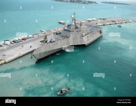 The Navys Newest Littoral Combat Ship Uss Independence Arrives At Mole