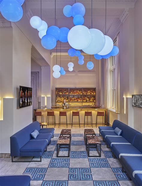 Dramatic Chandeliers In Luxury Hotels