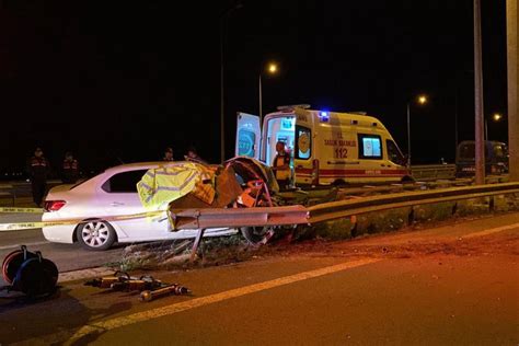 Otomobil bariyerlere girdi 2 ölü 2 yaralı İhlas Haber Ajansı