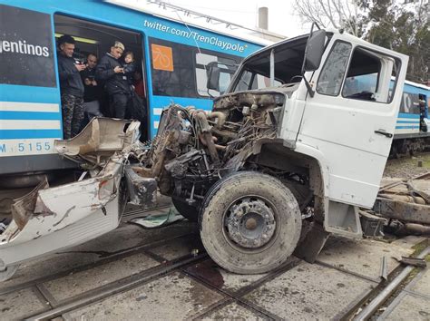 Quilmes Un Camionero Cruz Con La Barrera Baja Lo Atropell El Tren