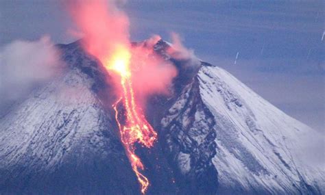 El Volc N Ecuatoriano Sangay Genera Explosiones Y Columna De Ceniza