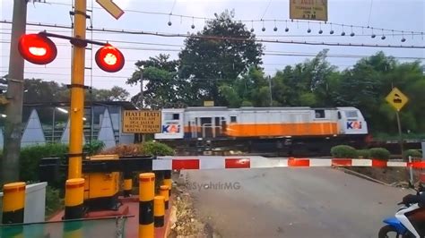 NIPPON X KYOSAN Perlintasan Kereta Api KRL Stasiun Pondok Cina Depok